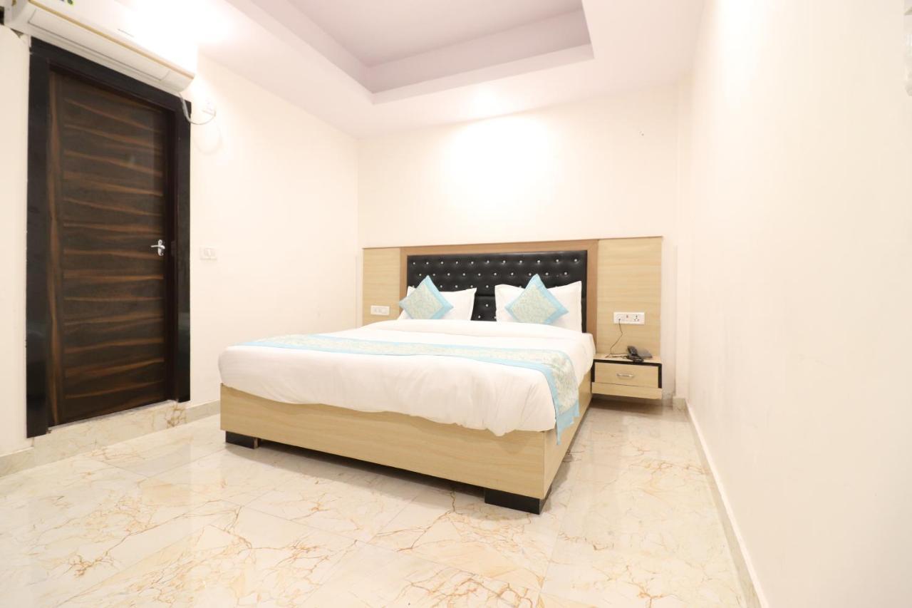 Hotel Hari International - Noida Sector 11 Exterior photo